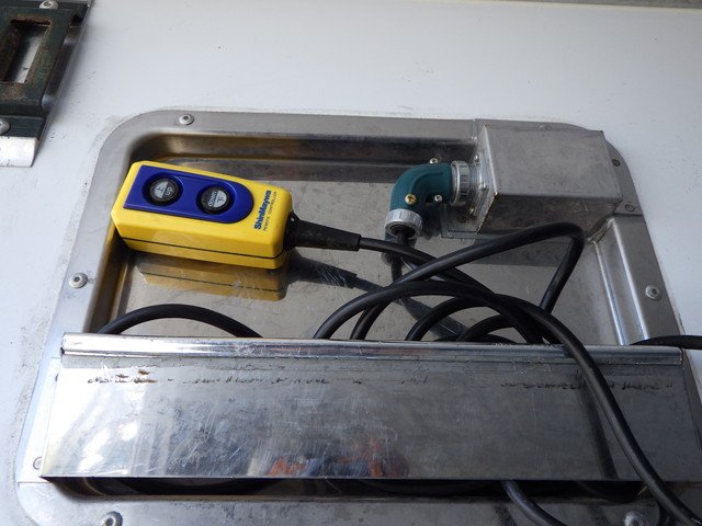 いすゞ - 中型 冷蔵冷凍バン 2PG-FSR90T2(104146) 8枚目