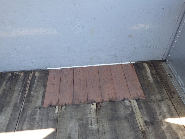 いすゞ - 中型 ウィング 2RG-FRR90S2(104153) 18枚目