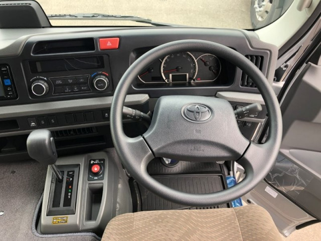 トヨタ コースター 小型 バス 2WG-GDB110(104237) 7枚目