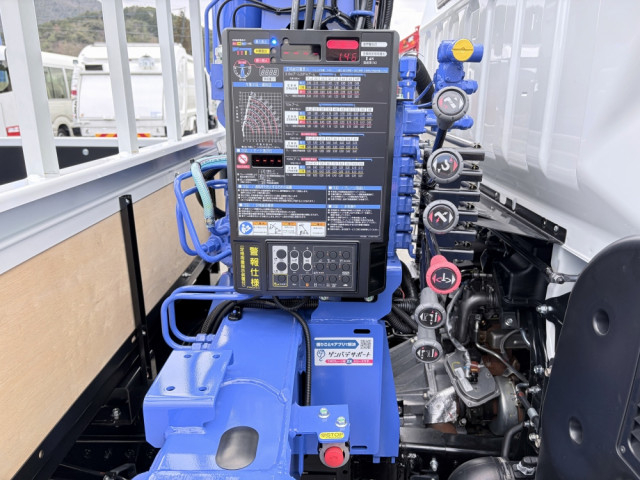 三菱ふそう キャンター 小型 平ボディ（クレーン付） 2PG-FEB90(104243) 16枚目