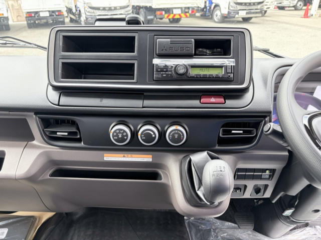 三菱ふそう キャンター 小型 平ボディ（クレーン付） 2PG-FEB90(104243) 41枚目