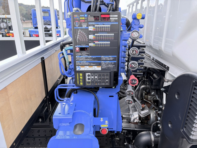 三菱ふそう キャンター 小型 平ボディ（クレーン付） 2PG-FEB90(104244) 17枚目