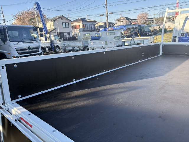 三菱ふそう キャンター 小型 平ボディ（クレーン付） 2PG-FEB90(104247) 8枚目