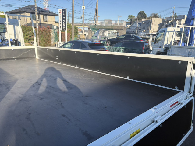 三菱ふそう キャンター 小型 平ボディ（クレーン付） 2PG-FEB90(104247) 9枚目