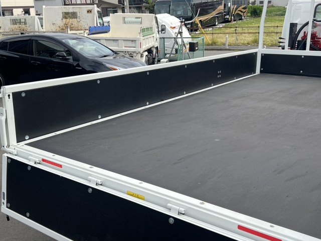 三菱ふそう キャンター 小型 平ボディ（クレーン付） 2PG-FEB80(104250) 10枚目