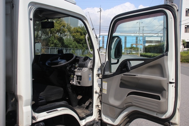 Mitsubishi Fuso canter Small Box body TPG-FEA50(104263) 8枚目