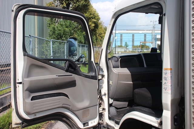 Mitsubishi Fuso canter Small Box body TPG-FEA50(104263) 9枚目