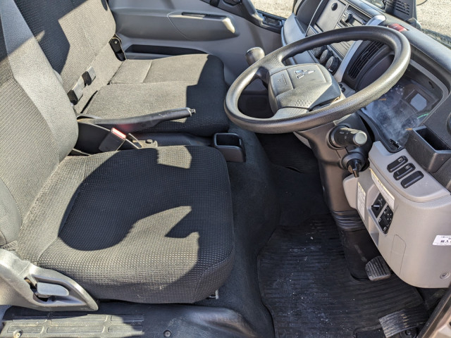 三菱ふそう キャンター 小型 平ボディ 2RG-FEAV0(104264) 32枚目