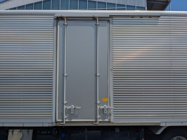 いすゞ フォワード 中型 バン 2PG-FRR90S2(104267) 13枚目