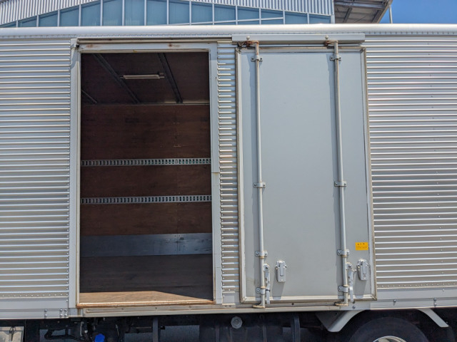 いすゞ フォワード 中型 バン 2PG-FRR90S2(104267) 14枚目