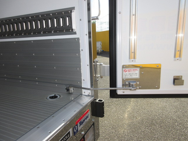 日野 レンジャー 増トン 冷蔵冷凍バン 2KG-GD2ABG(104282) 16枚目