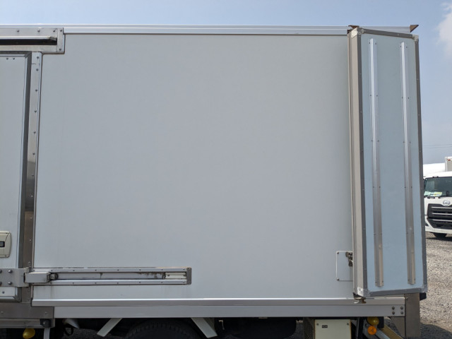 三菱ふそう キャンター 小型 冷蔵冷凍バン TPG-FEB50(104290) 22枚目