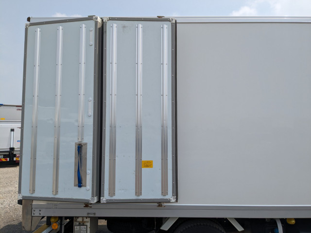 三菱ふそう キャンター 小型 冷蔵冷凍バン TPG-FEB50(104290) 31枚目