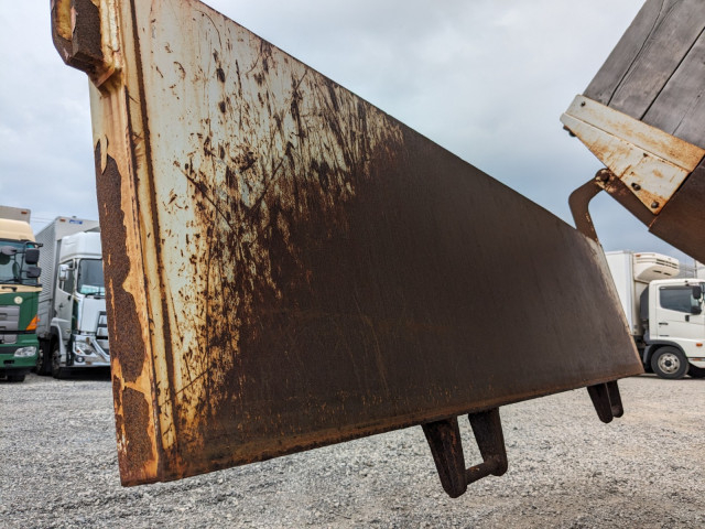 いすゞ ギガ 大型 土砂ダンプ QKG-CXZ77AT(104291) 9枚目