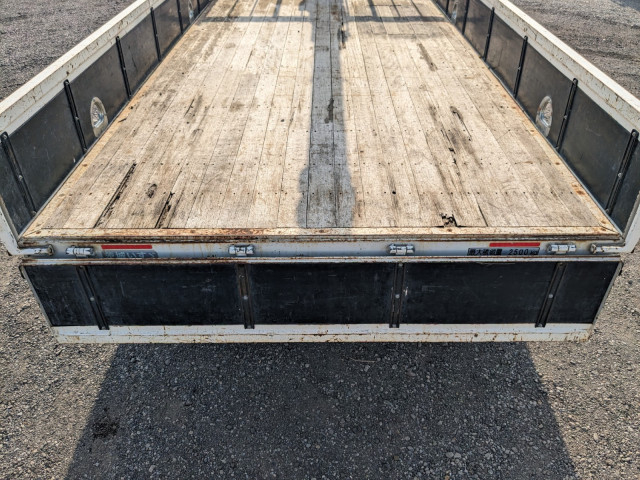 いすゞ フォワード 中型 平ボディ（クレーン付） 2PG-FRR90S1(104292) 9枚目