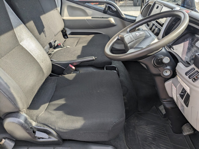 Mitsubishi Fuso canter Small Box body TPG-FEA50(104389) 27枚目