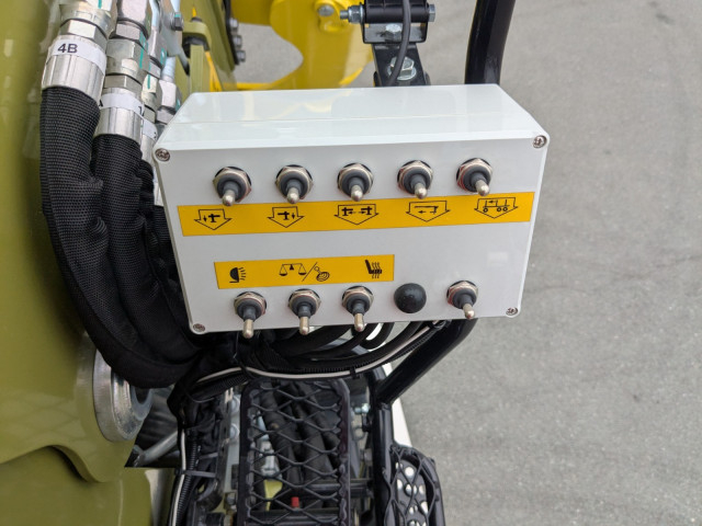 三菱ふそう スーパーグレート 大型 平ボディ（クレーン付） 2KG-FV80VYP(104403) 32枚目