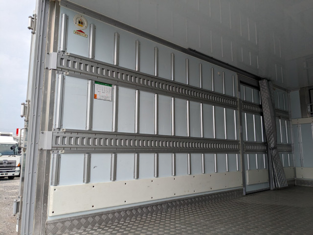 三菱ふそう キャンター 小型 冷蔵冷凍バン TPG-FEB50(104414) 20枚目