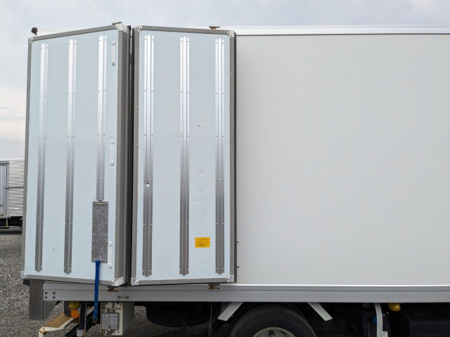 三菱ふそう キャンター 小型 冷蔵冷凍バン TPG-FEB50(104414) 29枚目