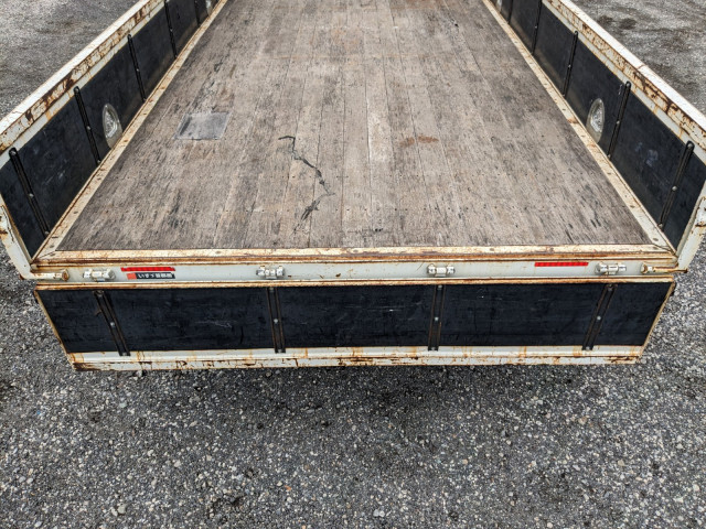 いすゞ フォワード 中型 平ボディ（クレーン付） 2PG-FRR90S1(104424) 9枚目