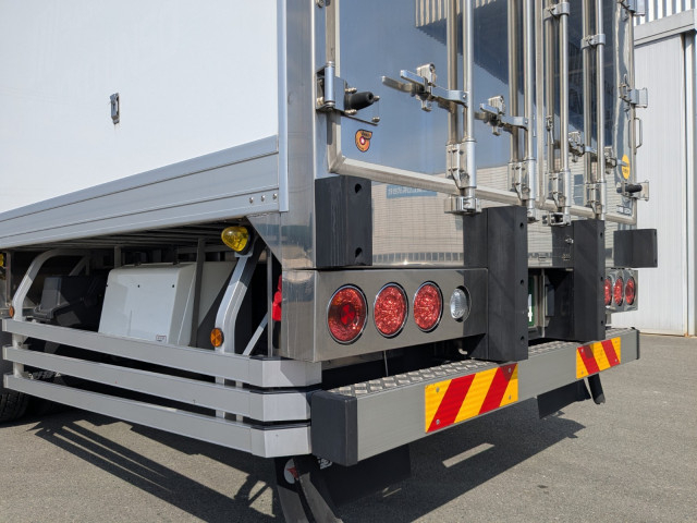 日野 プロフィア 大型 冷蔵冷凍バン 2DG-FR1AHC(104503) 5枚目