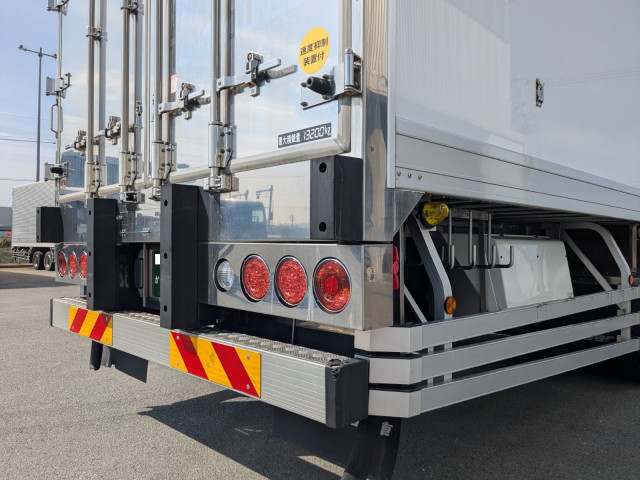 日野 プロフィア 大型 冷蔵冷凍バン 2DG-FR1AHC(104503) 6枚目