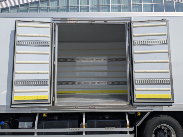 日野 プロフィア 大型 冷蔵冷凍バン 2DG-FR1AHC(104503) 15枚目