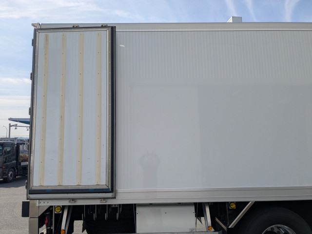 日野 プロフィア 大型 冷蔵冷凍バン 2DG-FR1AHC(104503) 16枚目