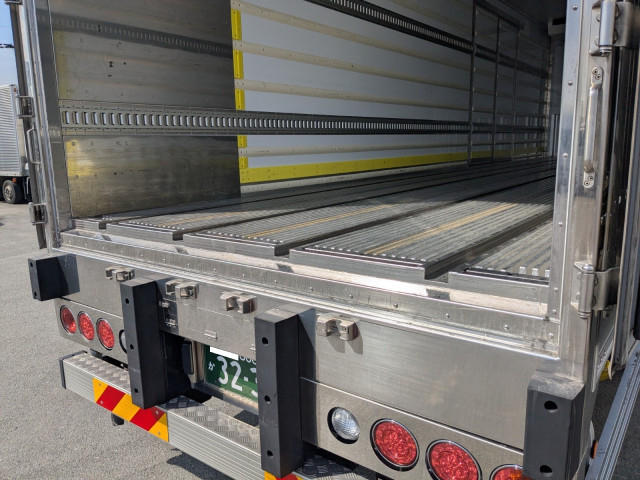 日野 プロフィア 大型 冷蔵冷凍バン 2DG-FR1AHC(104503) 20枚目