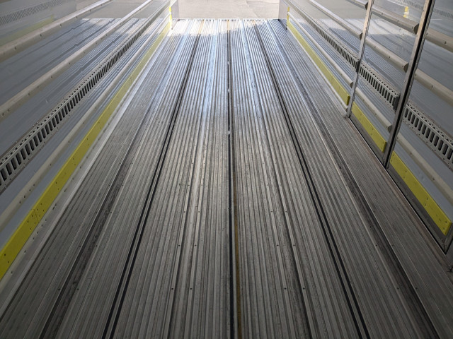 日野 プロフィア 大型 冷蔵冷凍バン 2DG-FR1AHC(104503) 30枚目