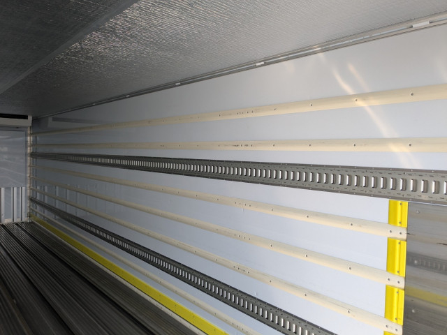 日野 プロフィア 大型 冷蔵冷凍バン 2DG-FR1AHC(104503) 31枚目