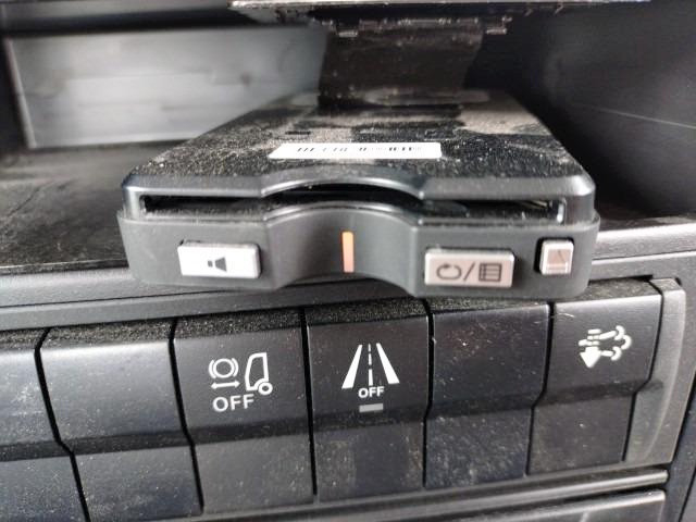 三菱ふそう ファイター 増トン 平ボディ（クレーン付） 2KG-FK62FZ(104545) 11枚目