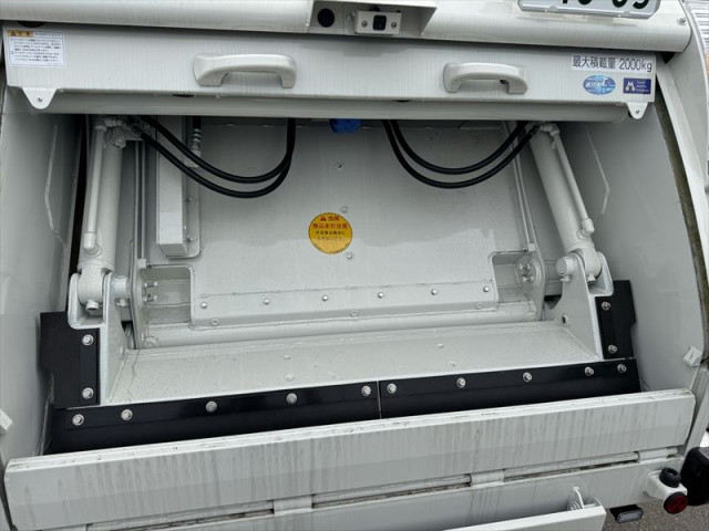 トヨタ ダイナ 小型 塵芥車（プレス式） 2KG-XZU605A(104563) 6枚目