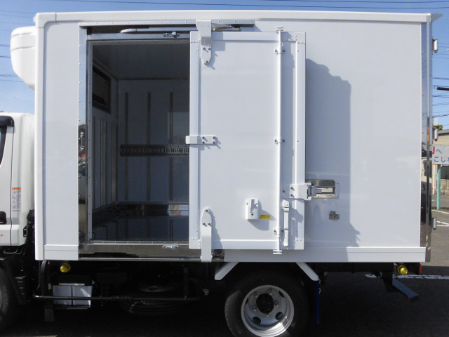 三菱ふそう キャンター 小型 冷蔵冷凍バン 2RG-FBAV0(104564) 10枚目