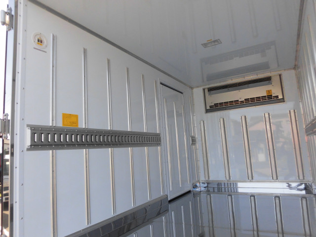 三菱ふそう キャンター 小型 冷蔵冷凍バン 2RG-FBAV0(104564) 15枚目