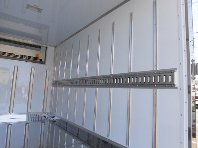 三菱ふそう キャンター 小型 冷蔵冷凍バン 2RG-FBAV0(104564) 16枚目