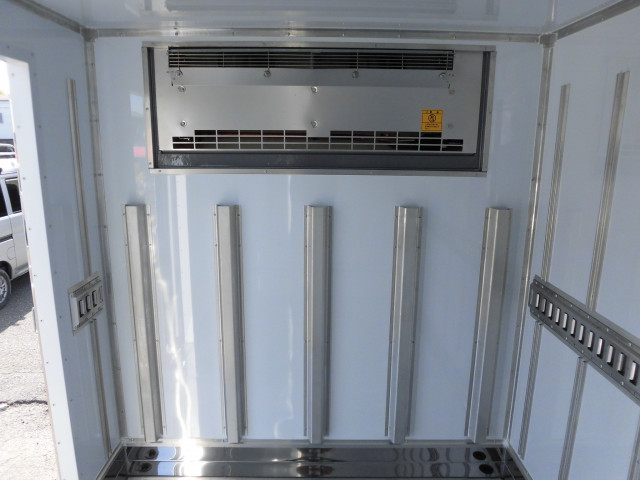 三菱ふそう キャンター 小型 冷蔵冷凍バン 2RG-FBAV0(104564) 18枚目