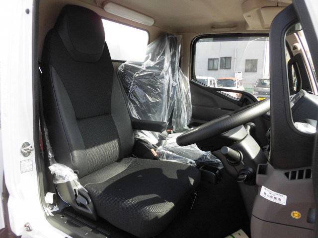 三菱ふそう キャンター 小型 冷蔵冷凍バン 2RG-FBAV0(104564) 31枚目