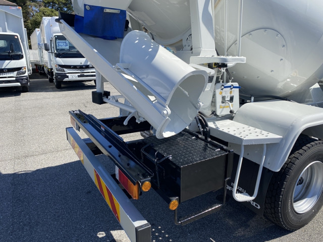 いすゞ フォワード 中型 ミキサー車 2PG-FRR90S4(104570) 11枚目
