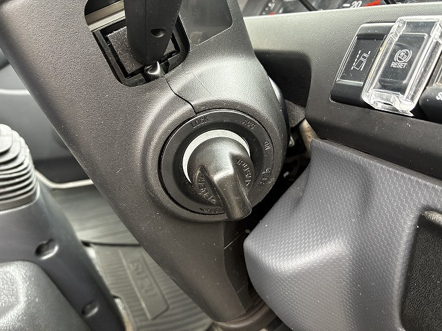 いすゞ エルフ 小型 平ボディ 2RG-NKR88A(104585) 36枚目