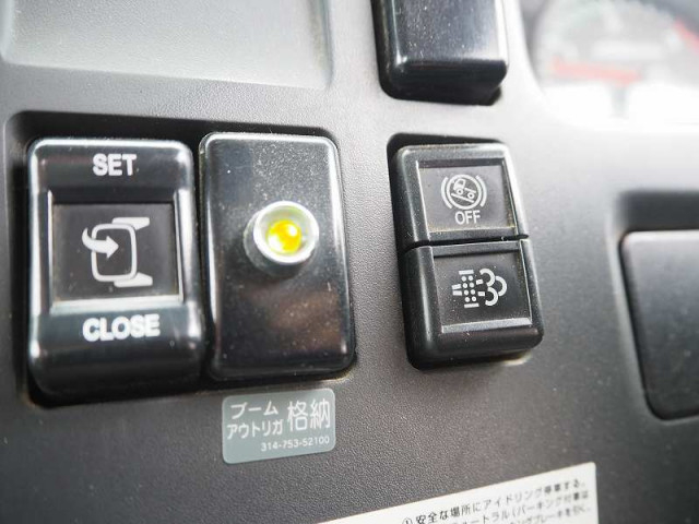 いすゞ フォワード 中型 平ボディ（クレーン付） TKG-FRR90S1(111550) 48枚目