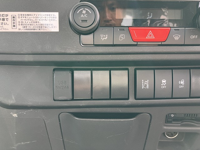 いすゞ エルフ 小型 平ボディ 2TG-NJR88AF(104702) 34枚目