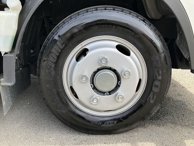 いすゞ エルフ 小型 平ボディ 2TG-NJR88AF(104704) 24枚目