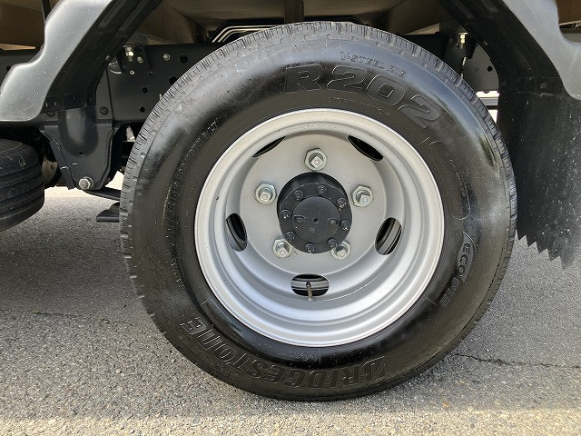 いすゞ エルフ 小型 平ボディ 2TG-NJR88AF(104704) 28枚目