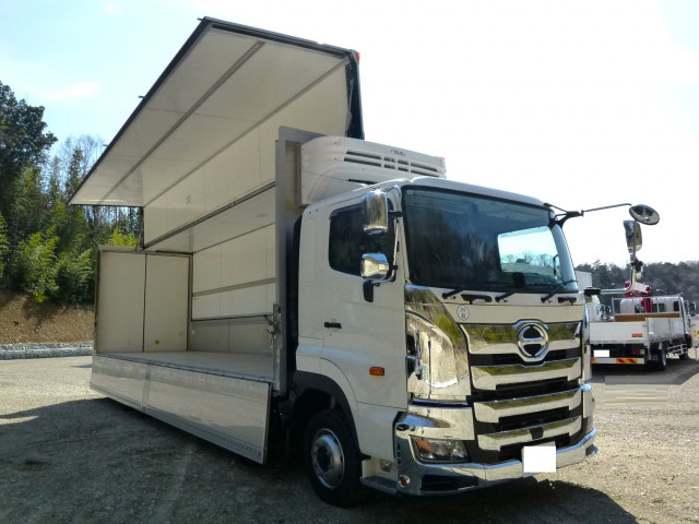 日野 プロフィア 大型 ウィング 2DG-FW1AHC(104812) 17枚目