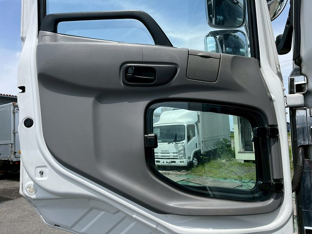 UDトラックス（日産） クオン 大型 トラクタ 2PG-GK5AAD(109385) 23枚目