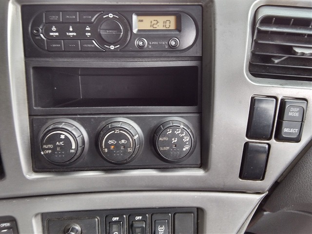 UDトラックス（日産） クオン 大型 ウィング QKG-CD5ZA(8952) 65枚目