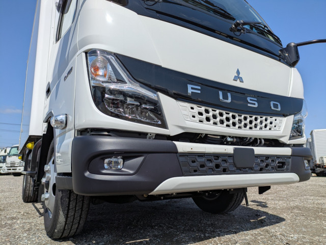 Mitsubishi Fuso canter Small Freezer box_body 2RG-FBAV0(105345) 3枚目