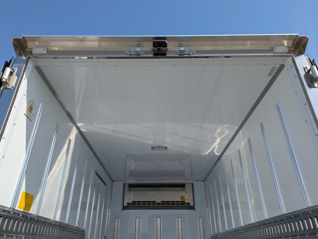 Mitsubishi Fuso canter Small Freezer box_body 2RG-FBAV0(105345) 11枚目