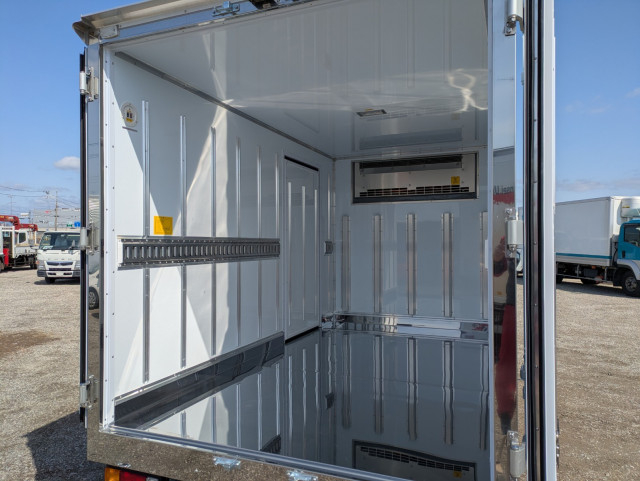 Mitsubishi Fuso canter Small Freezer box_body 2RG-FBAV0(105345) 18枚目